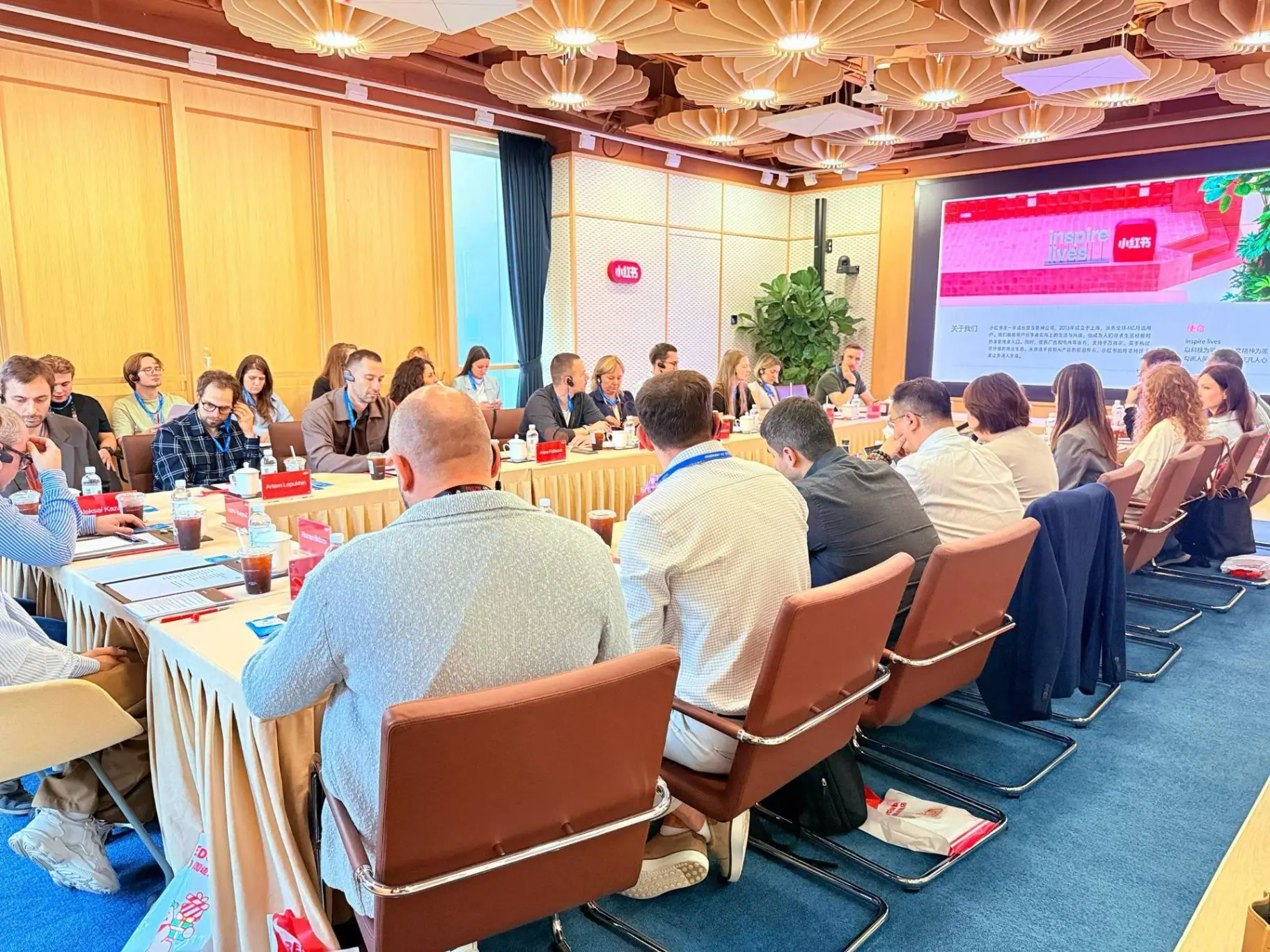 Participants at the "Inspire Plus" round-table session with Xiaohongshu